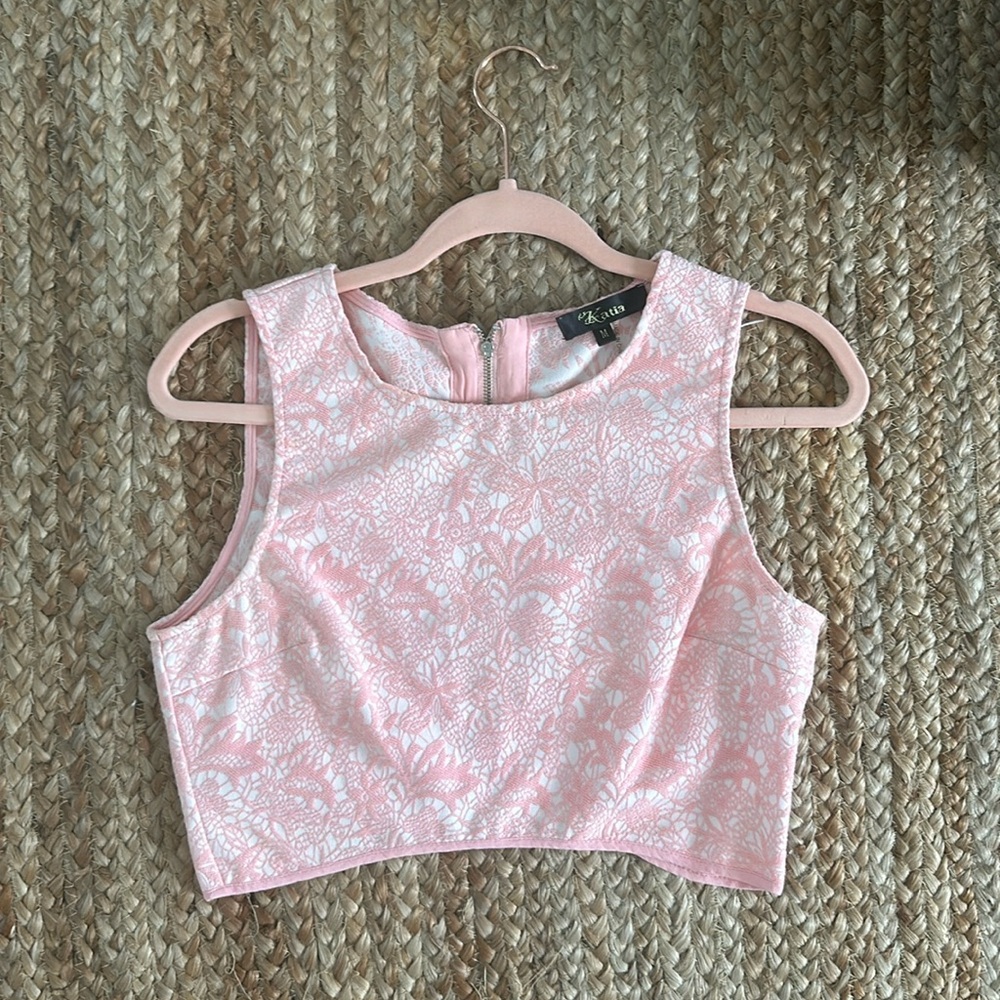 Blush and white textured crop